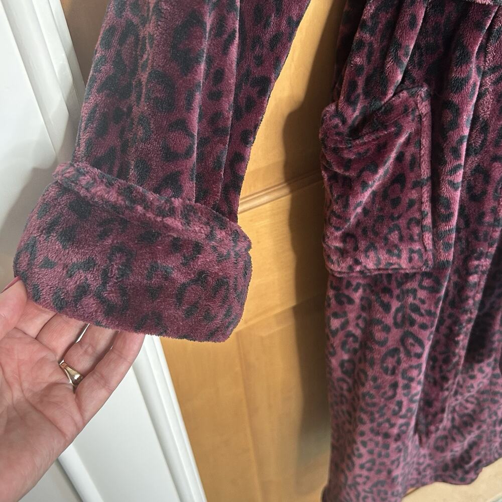 Natori Private Luxuries Fleece Robe L Purple Plush Animal Print Cozy Long Soft - Picture 2 of 4